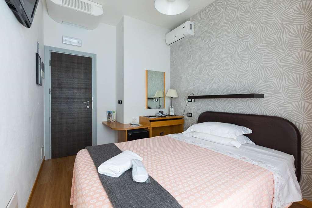 לידו דליי אסטנסי Hotel Logonovo חדר תמונה